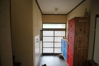 施工前：玄関ホール